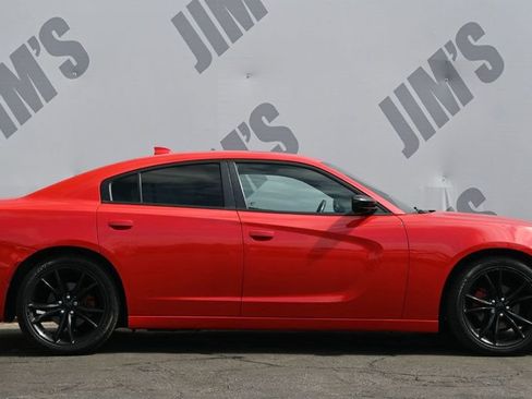 Used 2016 Dodge Charger SXT w/ Blacktop Package RWD image 4