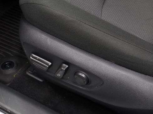 Used 2025 Toyota RAV4 XLE AWD/4WD image 24