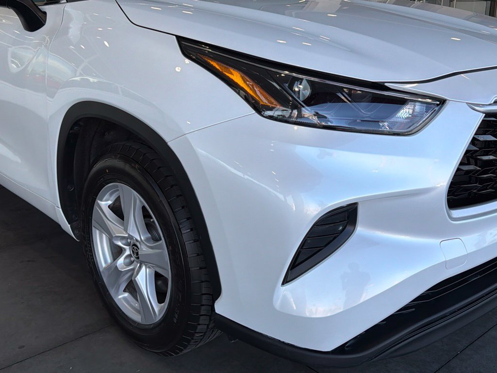 Used 2023 Toyota Highlander L FWD image 8