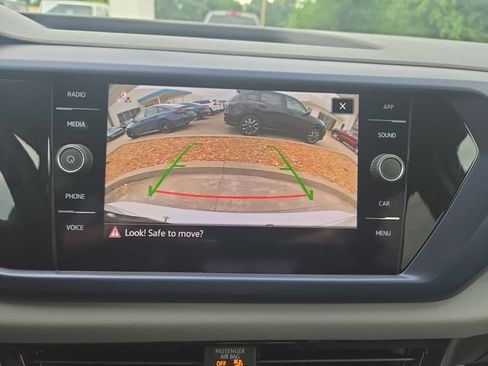 Used 2022 Volkswagen Taos SE FWD image 19