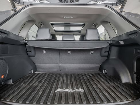 Used 2021 Toyota RAV4 Limited image 33