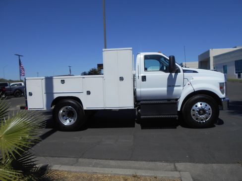 Used 2023 Ford F650 2WD Regular Cab Super Duty image 3