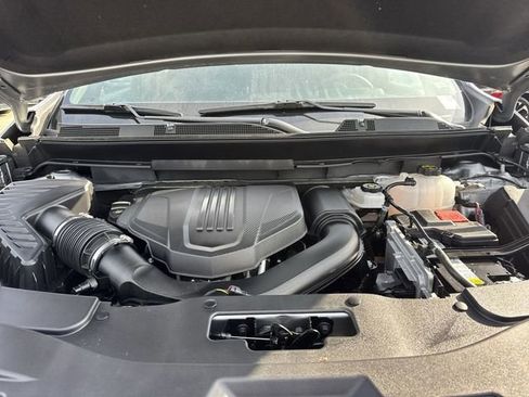 Used 2025 Chevrolet Traverse LT image 27