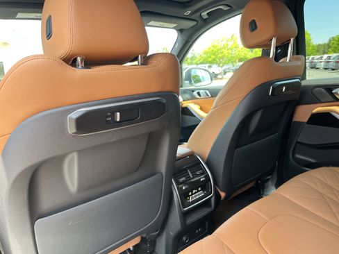 Used 2024 BMW X5 sDrive40i w/ Premium Package image 17