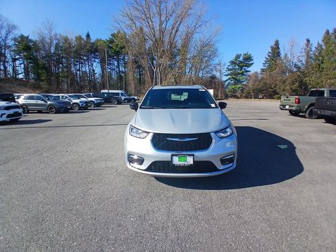 New 2026 Chrysler Pacifica Limited AWD/4WD image 2