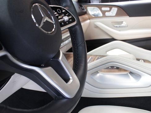 Used 2022 Mercedes-Benz GLS 450 4MATIC image 36