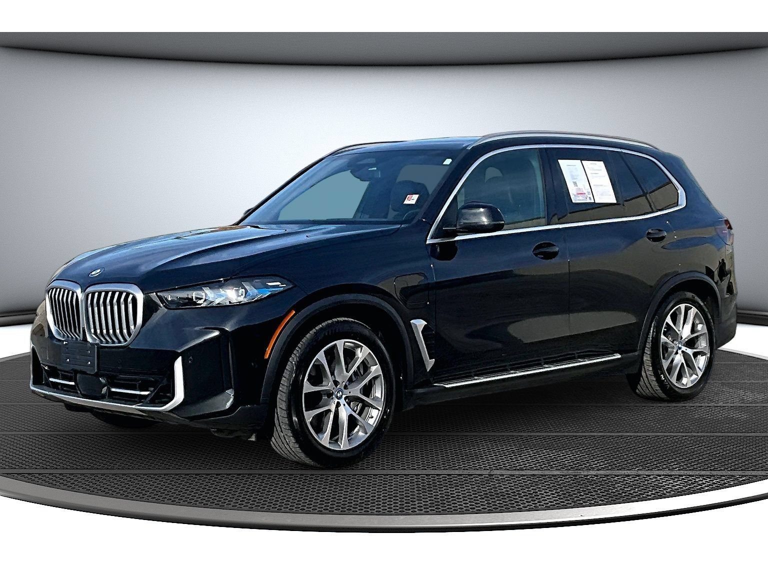 Used 2025 BMW X5 xDrive50e AWD/4WD image 16