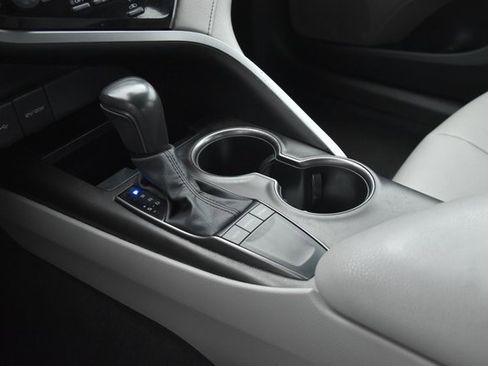 Used 2024 Toyota Camry SE w/ Convenience Package image 35