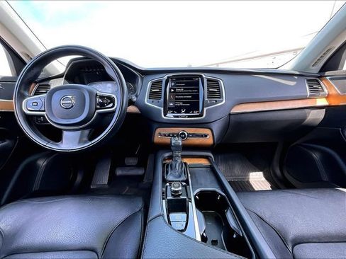 Used 2022 Volvo XC90 T6 Momentum w/ Climate Package image 21