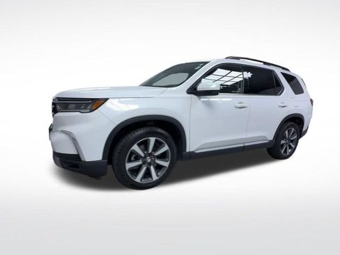Used 2024 Honda Pilot Touring image 4