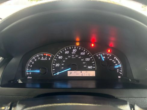 Used 2013 Toyota Camry L image 11