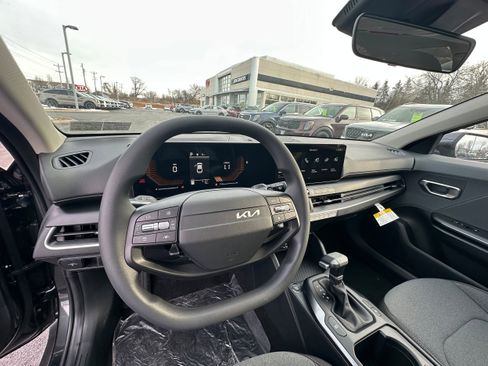 New 2025 Kia K4 LX image 28