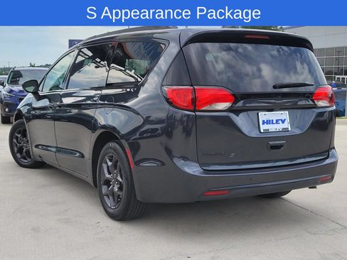 Used 2020 Chrysler Pacifica Touring-L w/ Advanced Safetytec Group FWD image 3