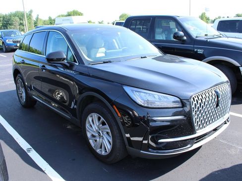 Used 2025 Lincoln Corsair AWD w/ Towing Package image 2