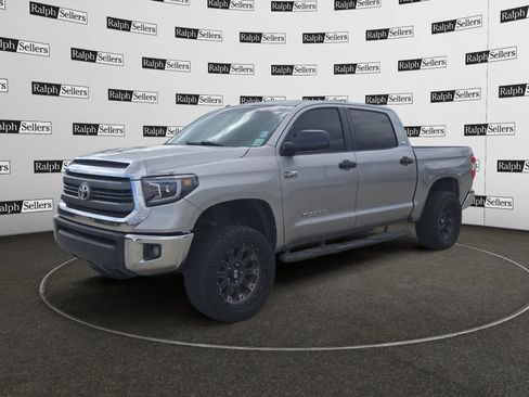 Used 2015 Toyota Tundra SR5 w/ SR5 Upgrade Package image 2