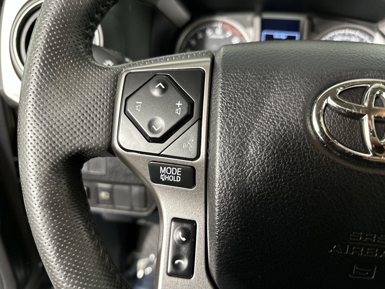 Used 2022 Toyota Tacoma SR5 w/ Technology Package RWD image 7