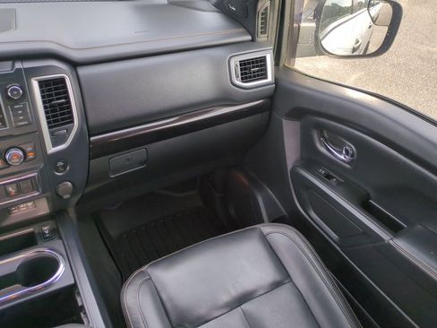 Used 2019 Nissan Titan SL w/ Midnight Edition image 17