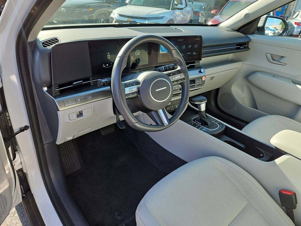 Used 2025 Hyundai Kona SEL FWD image 21