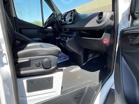 Used 2025 Mercedes-Benz Sprinter 2500 image 10