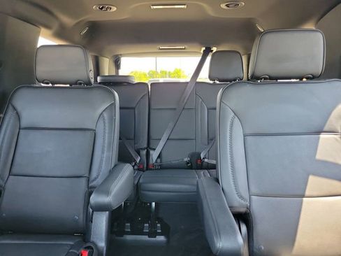 Used 2025 GMC Yukon Denali AWD/4WD image 32