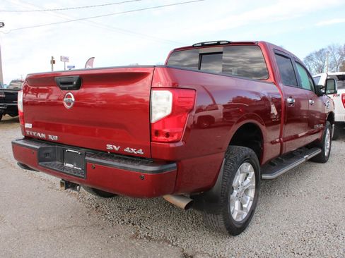 Used 2018 Nissan Titan SV w/ SV Convenience Package image 11