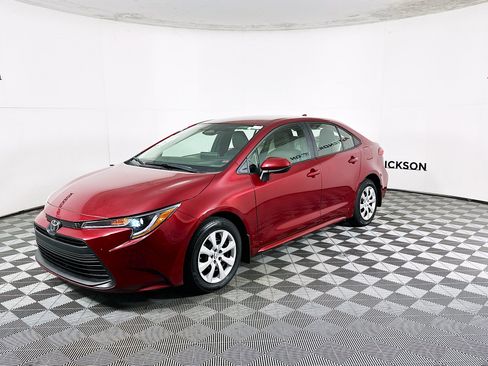 Used 2025 Toyota Corolla LE FWD image 7