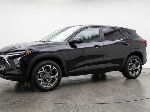 Used 2025 Chevrolet Trax LT w/ LT Convenience Package FWD image 3