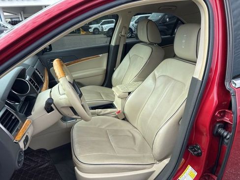 Used 2010 Lincoln MKZ image 8