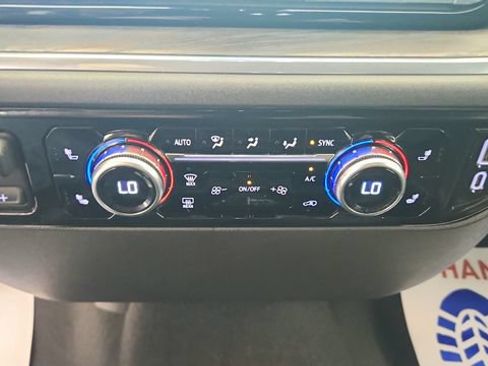 Used 2025 GMC Sierra 1500 SLT AWD/4WD image 17