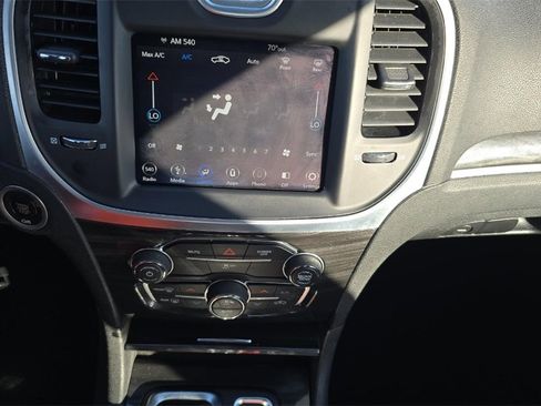 Used 2019 Chrysler 300 Touring w/ Sport Appearance Package image 10