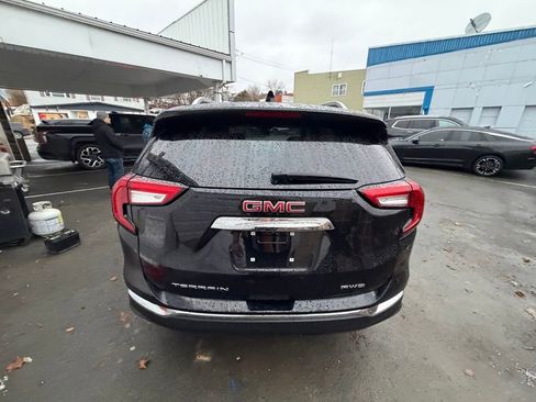 Used 2024 GMC Terrain SLT image 4