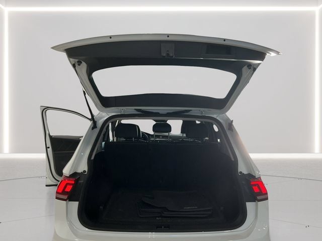 Used 2022 Volkswagen Tiguan SE AWD/4WD image 19