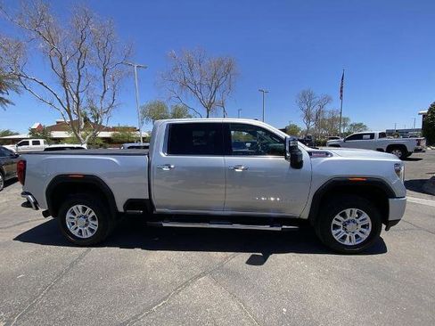 Used 2022 GMC Sierra 3500 Denali w/ Denali Ultimate Package AWD/4WD image 2