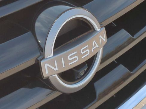 Used 2022 Nissan Armada SL w/ Captain's Chairs Package image 32