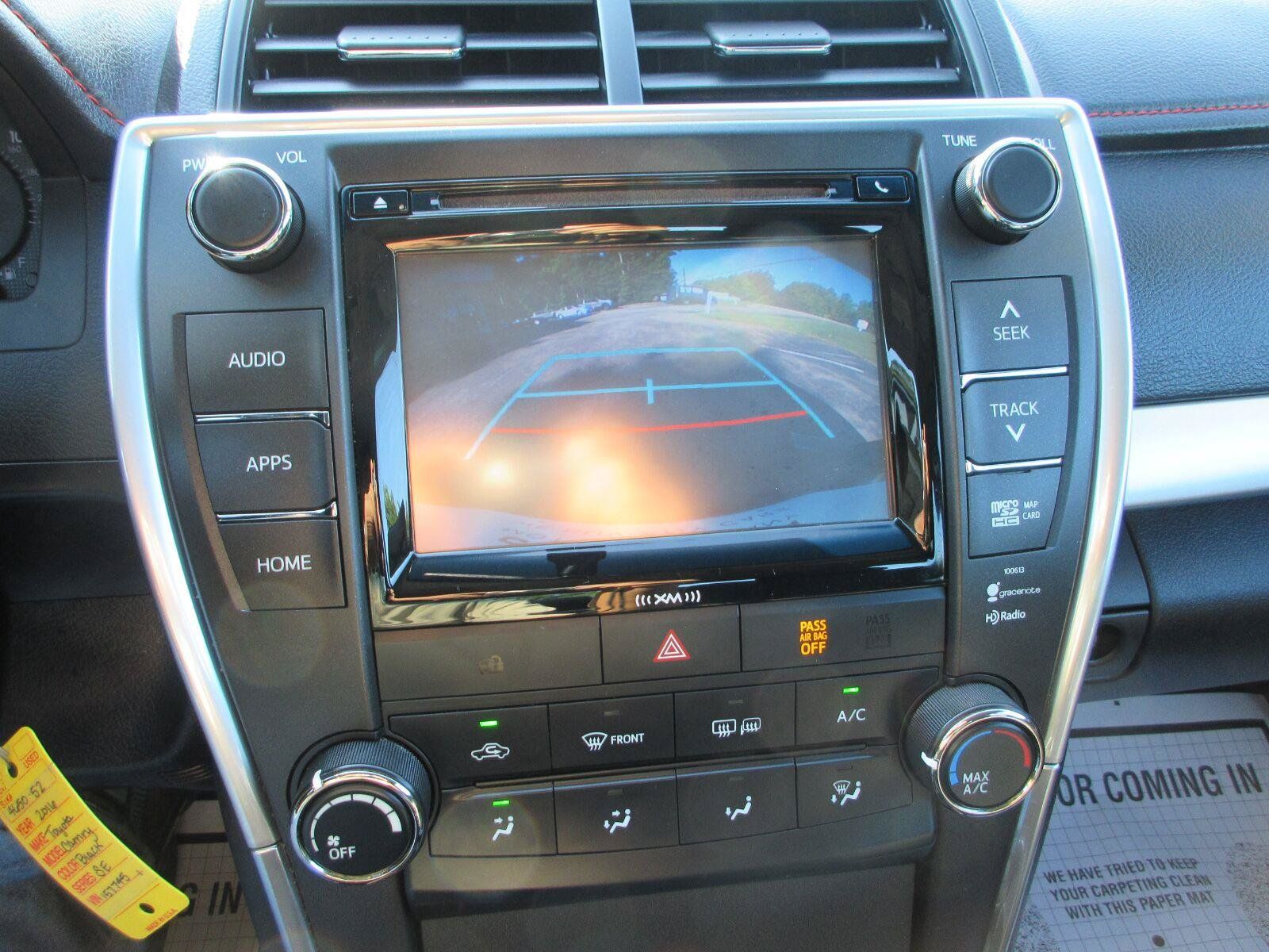 Used 2016 Toyota Camry SE w/ Moonroof Package FWD image 20