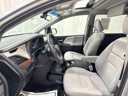 Used 2015 Toyota Sienna Limited Premium AWD/4WD image 12