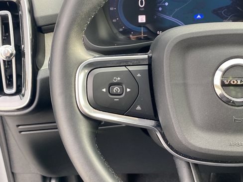 Used 2025 Volvo XC40 B5 Core image 24