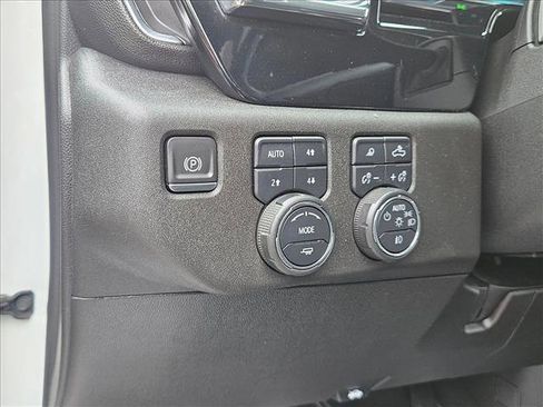 Used 2024 Chevrolet Silverado 2500 LTZ w/ LTZ Convenience Package AWD/4WD image 24