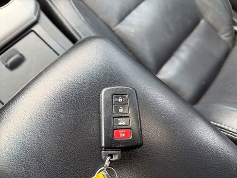 Used 2014 Toyota Camry SE w/ Moonroof Package FWD image 31