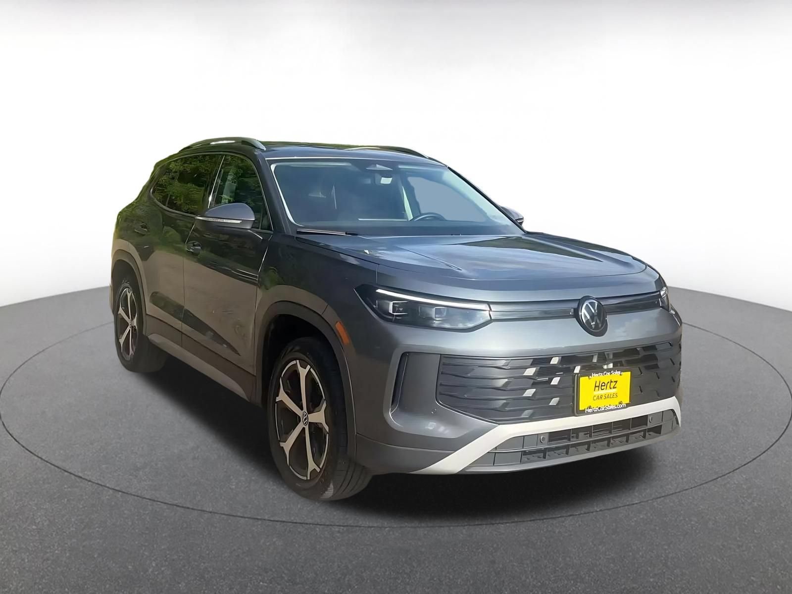 Used 2026 Volkswagen Tiguan SE AWD/4WD image 3