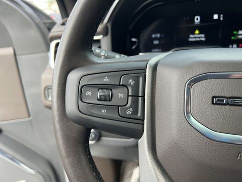 Used 2022 GMC Yukon XL Denali AWD/4WD image 32
