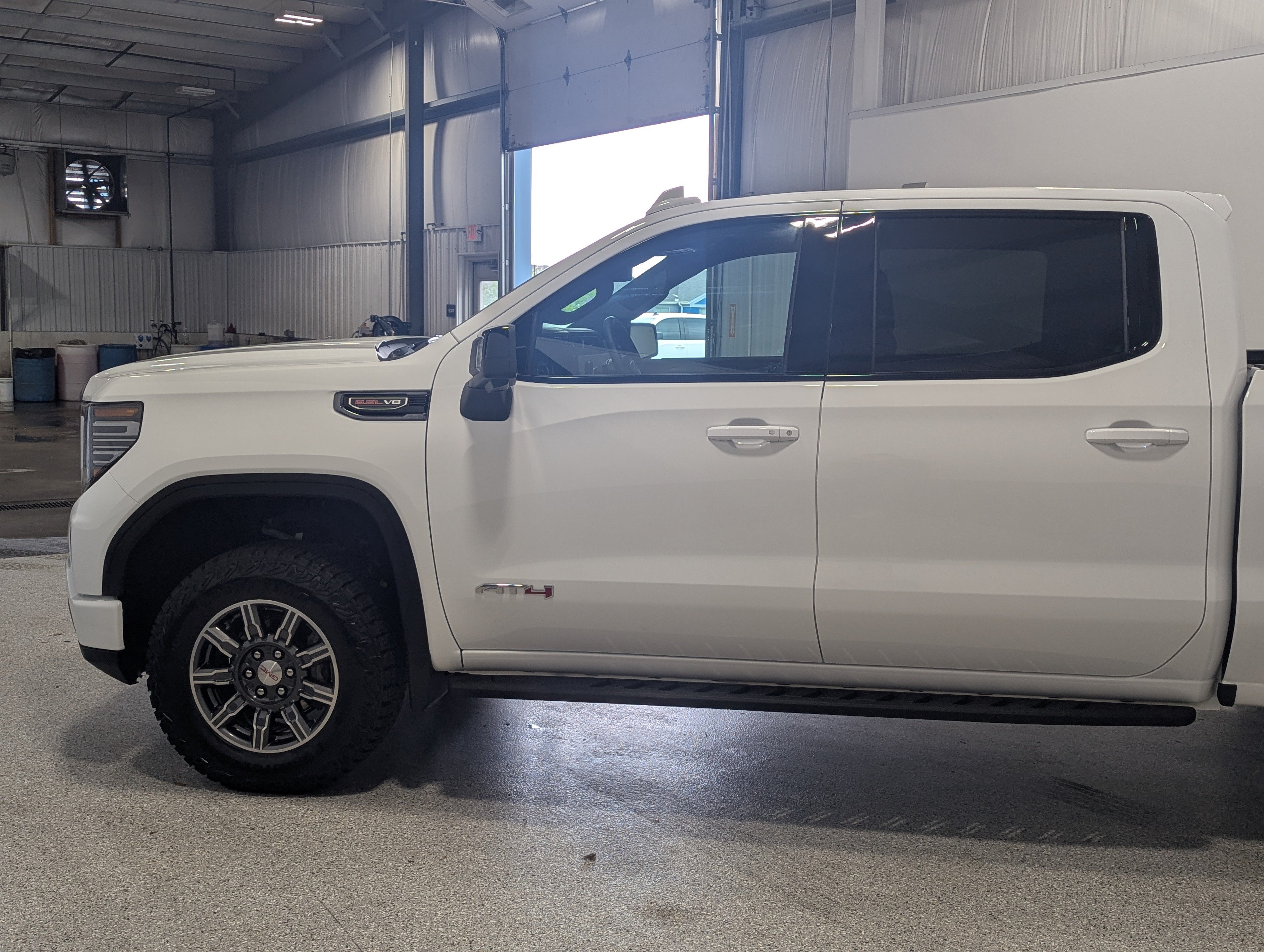 Used 2025 GMC Sierra 1500 AT4 w/ AT4 Premium Package AWD/4WD image 6