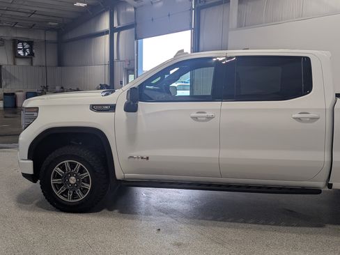 Used 2025 GMC Sierra 1500 AT4 w/ AT4 Premium Package AWD/4WD image 6