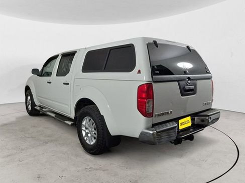 Used 2016 Nissan Frontier SV image 3