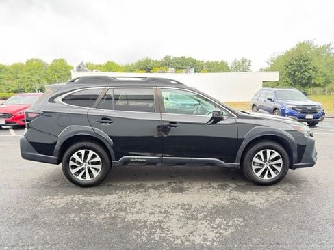 Used 2023 Subaru Outback Premium AWD/4WD image 7