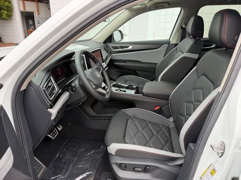 New 2026 Volkswagen Atlas Peak Edition AWD/4WD image 17