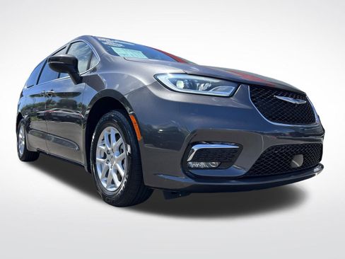 Used 2023 Chrysler Pacifica Touring-L image 65