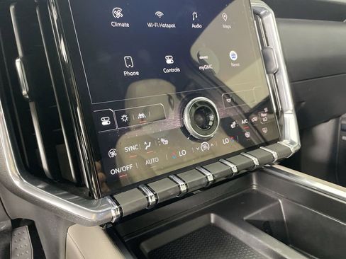 Used 2024 GMC Acadia Elevation image 17