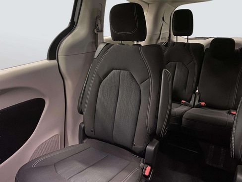 Used 2022 Chrysler Voyager LX FWD image 28