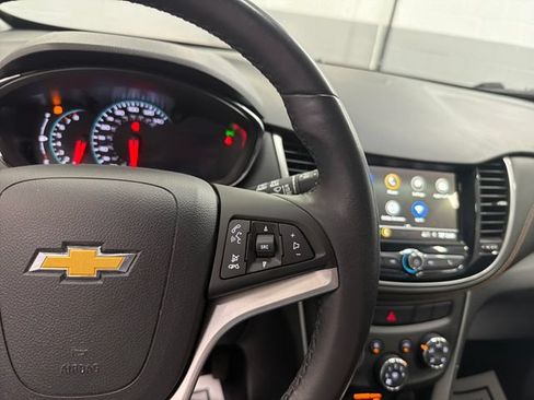 Used 2019 Chevrolet Trax LT w/ LT Convenience Package FWD image 38